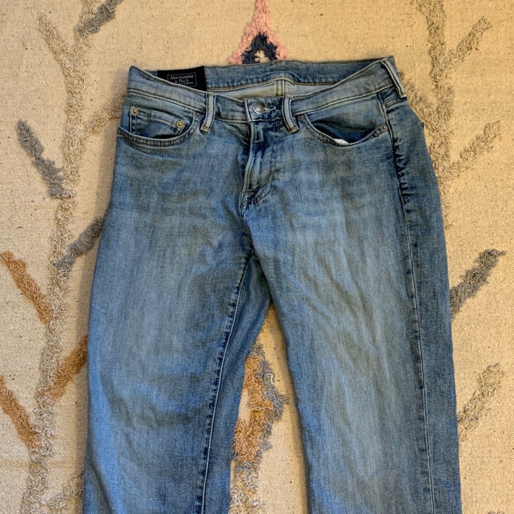 Abercrombie Rustin Athletic Skinny jeans in light wash 28x28 EUC